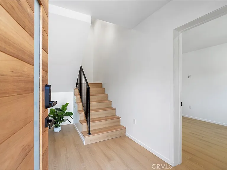 2517 Alsace Ave #1/2 — Photo 4
