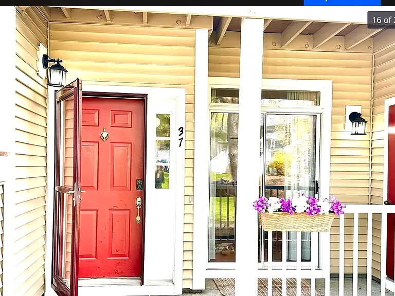 37 Bradford Commons Ln — Photo 1