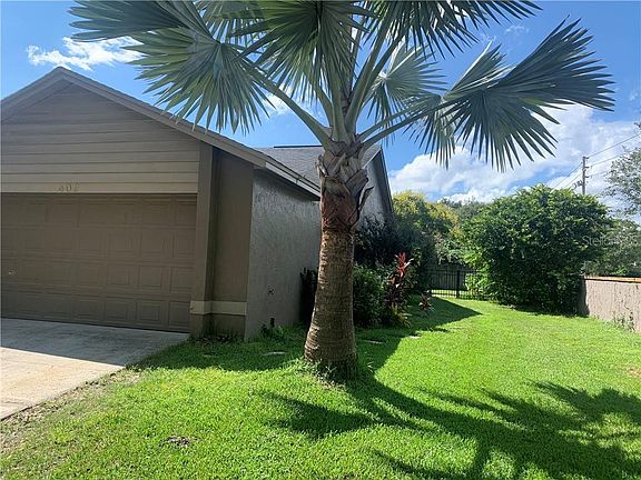 3rd image of 402 Wild Fox Dr