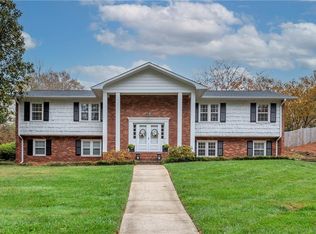 1431 Pinecroft Dr, Winston Salem, NC 27104