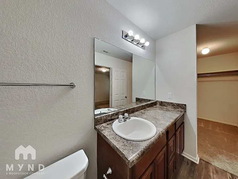 9168 Pleasant Valley Dr — Photo 12
