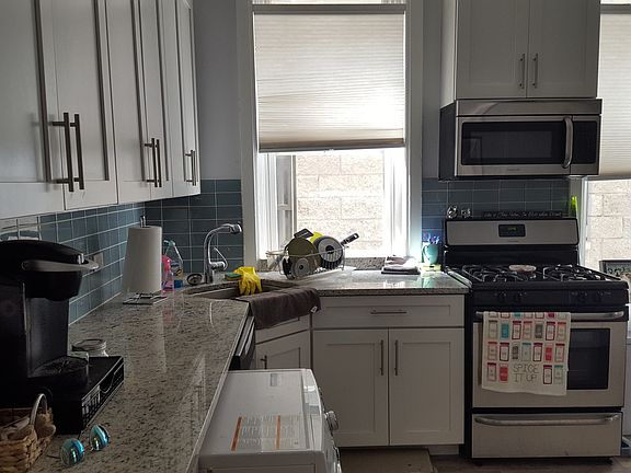 3rd image of 950 N Wolcott Ave APT 2F