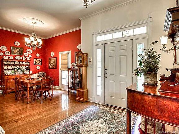 5th image of 2094 Woodlake Dr