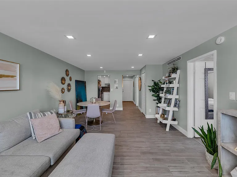 611 NE 14th Ave #306 — Photo 9