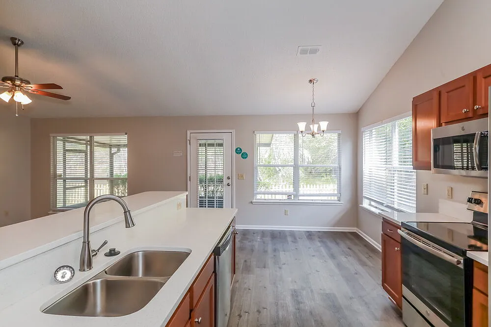 3 bed, 2.0 bath, 1475 sqft, $2,680 — Photo 4