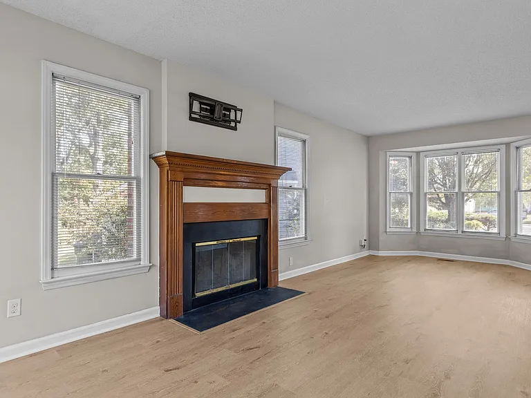 4309 Warfield Pl — Photo 7