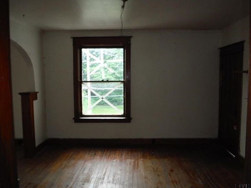 3rd image of 821 829 CONGRESS Street