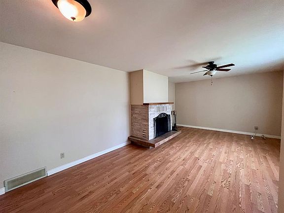 3rd image of 115 E Poboktan Rd
