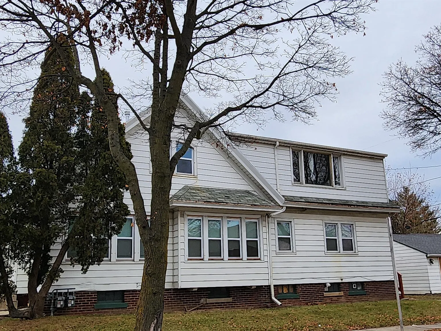 39th North 2902 - 2 — Photo 2