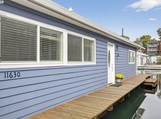 11630 N Island Cove Ln, Portland, OR 97217