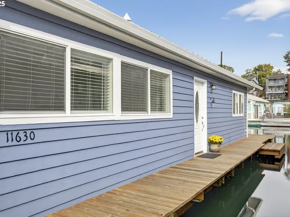 11630 N Island Cove Ln, Portland, OR 97217