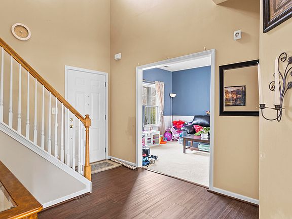 3rd image of 100 River Run Ct