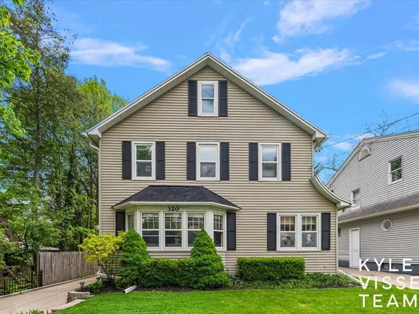 320 Gladstone Dr SE, Grand Rapids, MI 49506