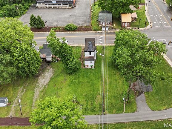 5th image of 607 N Illinois St