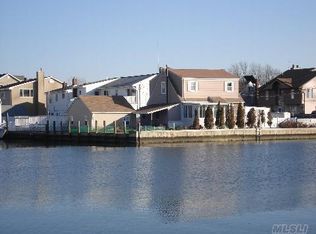 29 Gibbs Rd, Amity Harbor, NY 11701