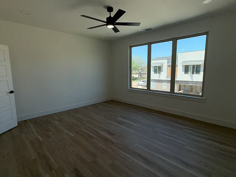 5632-5634 Mesa Cir — Photo 9