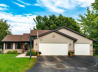 107 Thistlewood Dr, Rockton, IL 61072