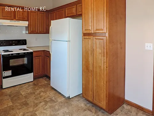 7402 Hedge Lane Ter — Photo 6