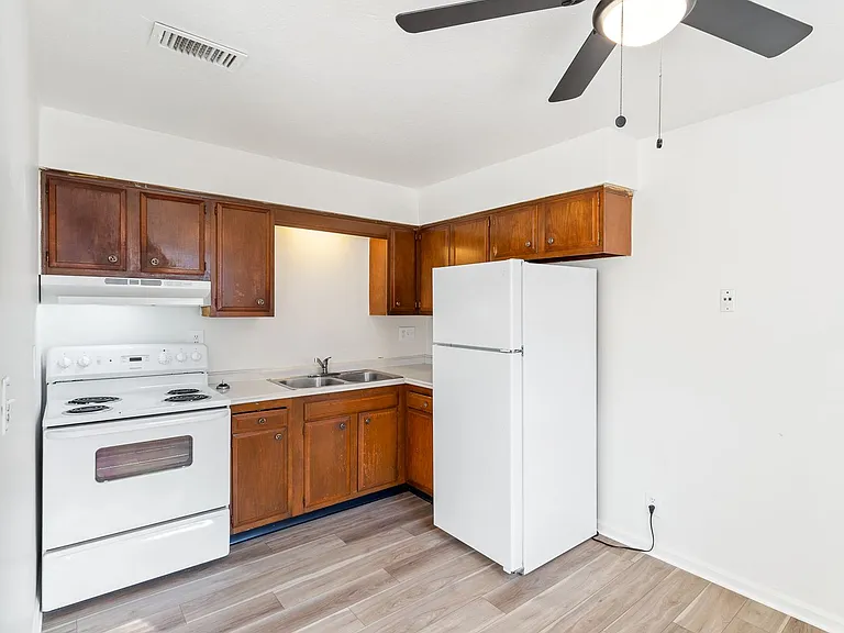 Foreman Apartments — Photo 21