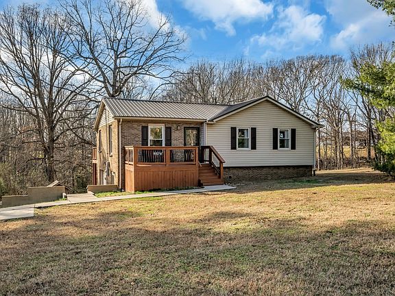 2nd image of 1006 Twin Oaks Dr