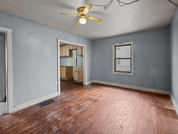 2nd image of 209 S Thornwood Ave