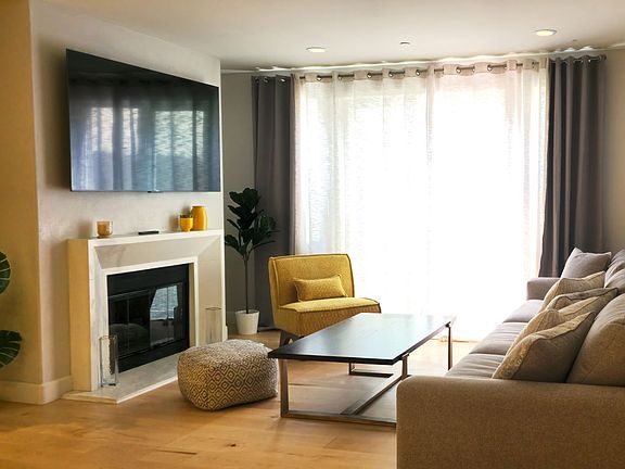 2nd image of 10878 Bloomfield St #207