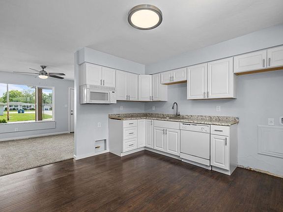 3rd image of 6 Violet Ave