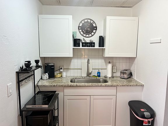 4th image of 1207 E River Dr