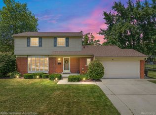 17559 Golfview St, Livonia, MI 48152
