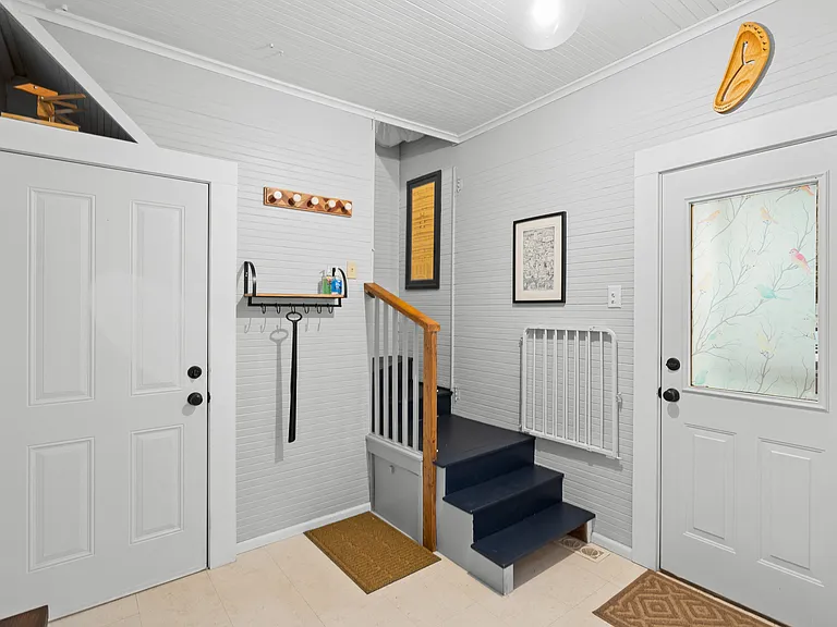 342 N 1st Ave — Photo 11