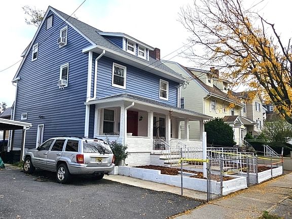 3rd image of 647 E 28Th St