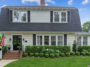 11 Elm St, Garden City, NY 11530