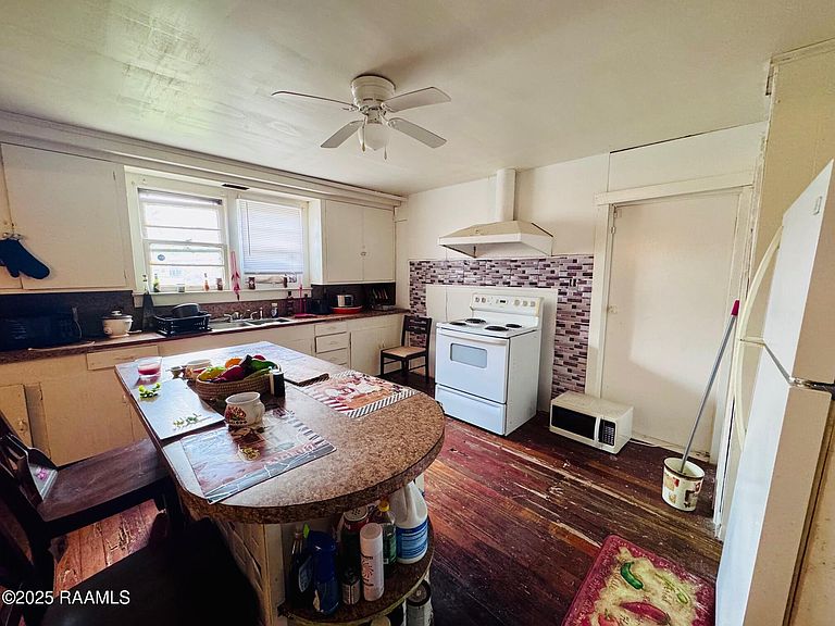 Listing photo 5