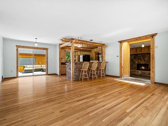 5th image of 606 NE 9th St