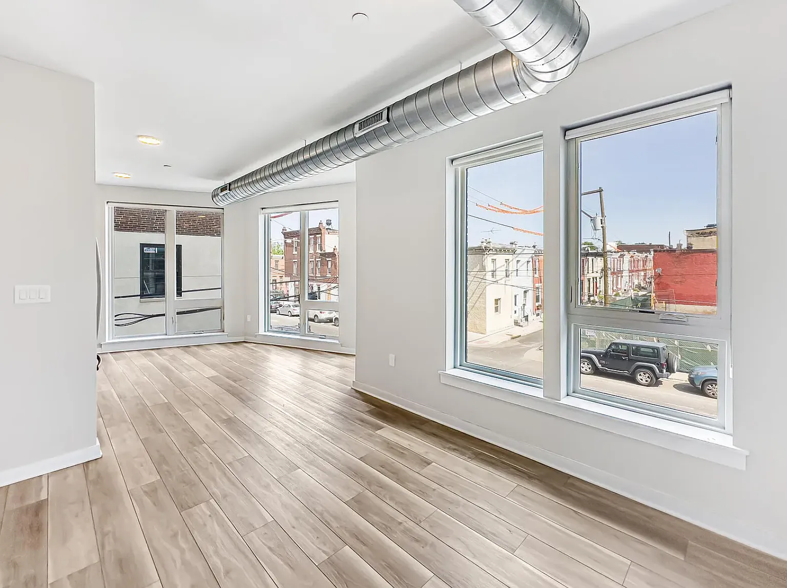 102 W Berks St — Photo 2