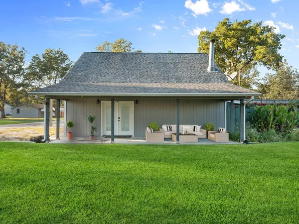 241 Bluff Dr, Livingston, TX 77351