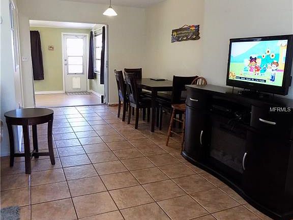 3rd image of 3614 Oxford Dr W