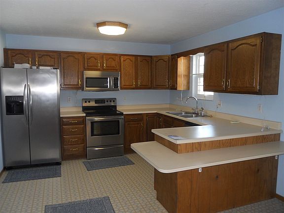 3rd image of 105 Amanda St