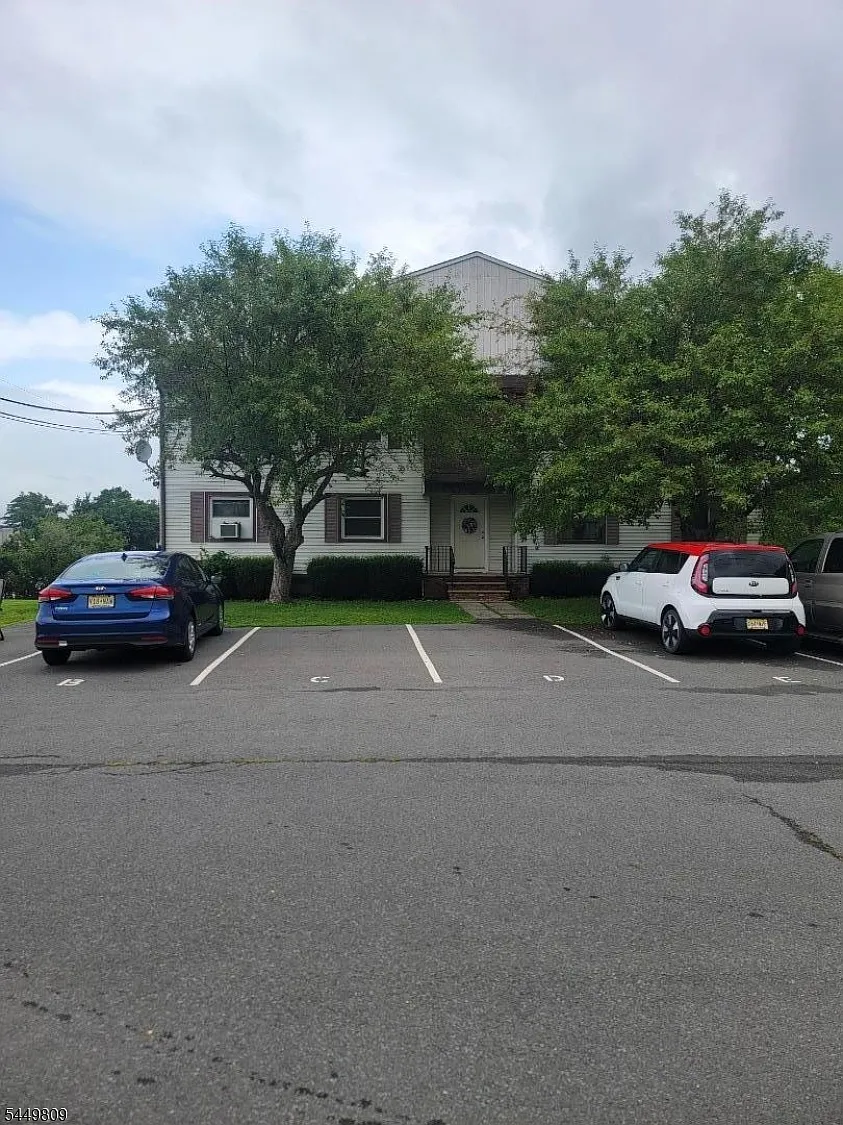 1 bed, 1.0 bath, 525 sqft, $1,300 — Photo 1