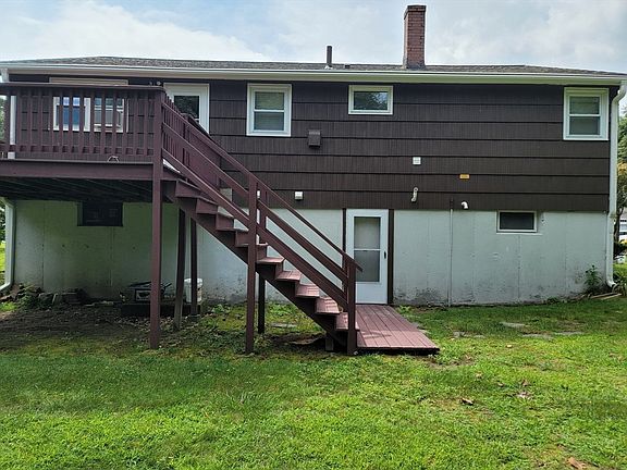 3rd image of 11 Oakwood Dr