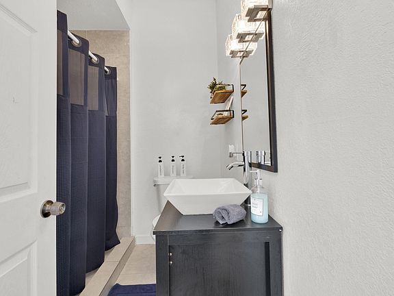 Upstairs bathroom for bedroom 3, 3, and 5