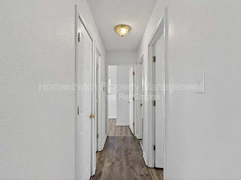 811 Saint Thomas Ln — Photo 14