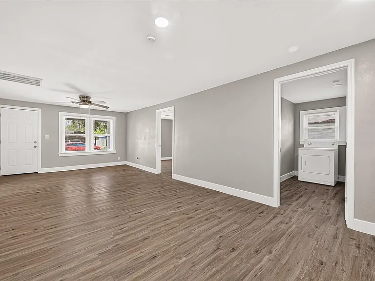 1213 Allen St — Photo 17