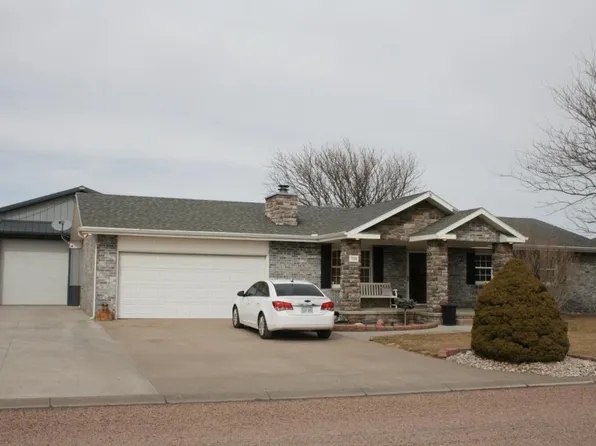 704 W Gwinn Ave, Sublette, KS 67877