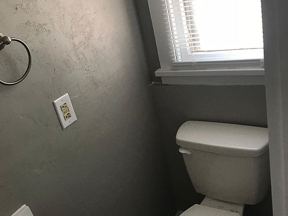 3rd image of 750 1/2 Deans Row Ave #3
