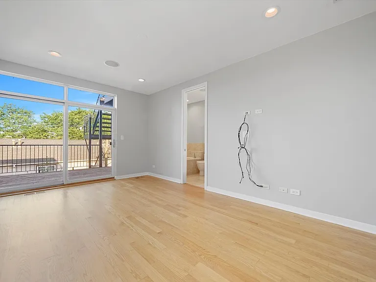 1541 N Bosworth St #4 — Photo 10