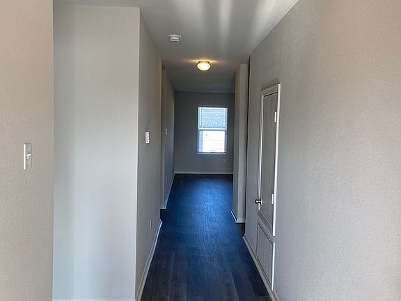 4th image of 2513 Grand Ln