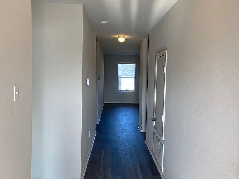 2513 Grand Ln — Photo 4