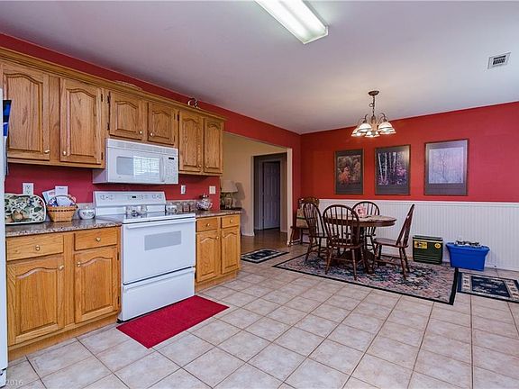 4th image of 517 Summerfield Ave