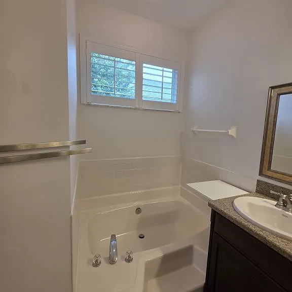 4492 Golf Club Ln — Photo 10